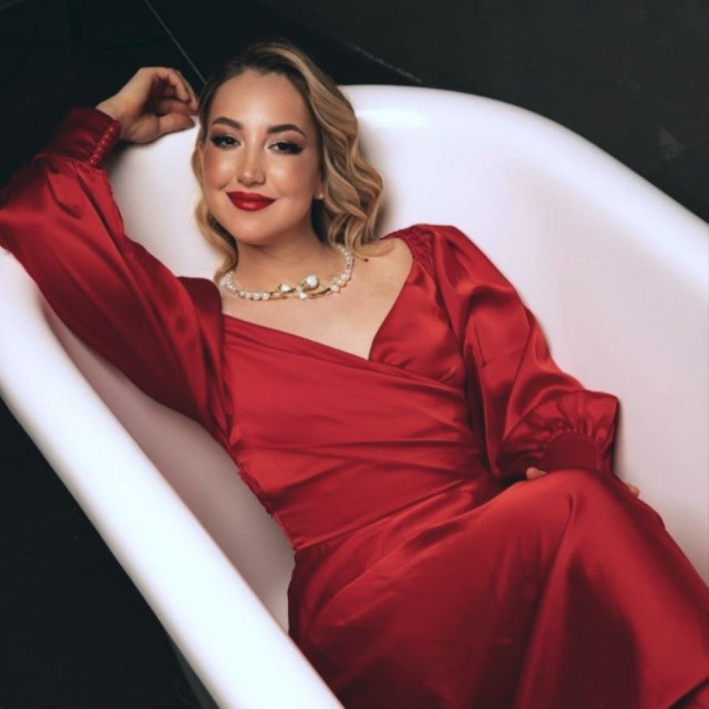 Анастасия : проститутки индивидуалки в Омске