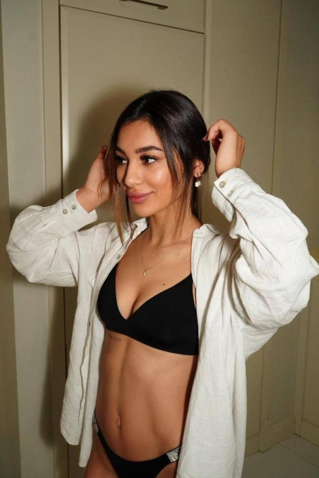 Алисазагорелая : проститутки индивидуалки в Омске